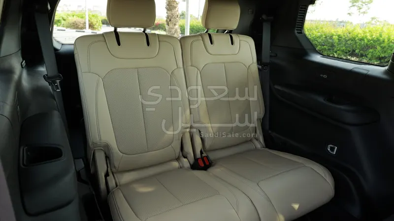 2025 جييب جراند شيروكي ليمتد بلس