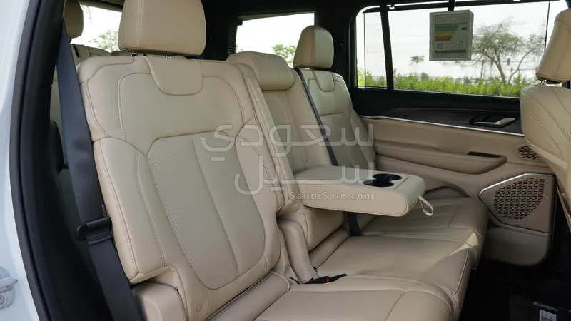 2025 جييب جراند شيروكي ليمتد بلس