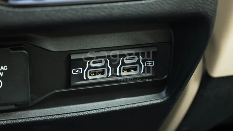 2025 جييب جراند شيروكي ليمتد بلس