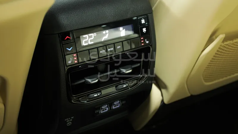 2025 جييب جراند شيروكي ليمتد بلس