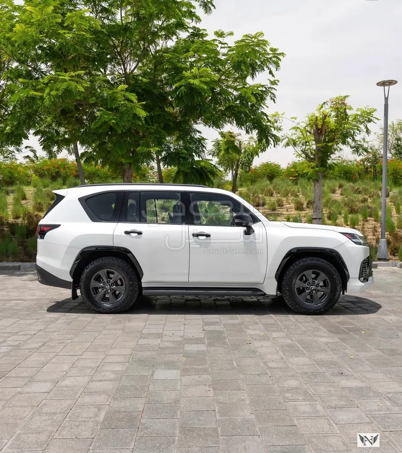 2025 لكزس إل إكس 600 اوف رود