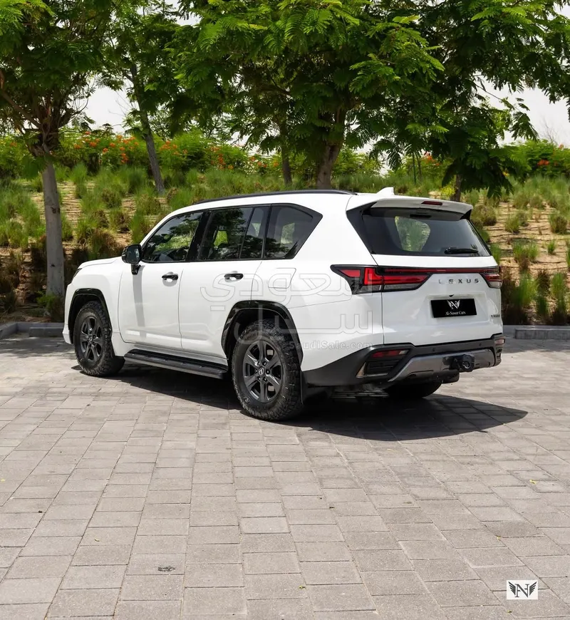 2025 لكزس إل إكس 600 اوف رود