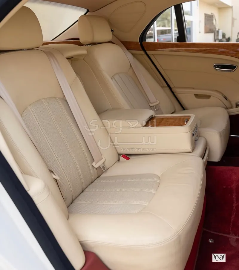 2011 بنتلي مولسان