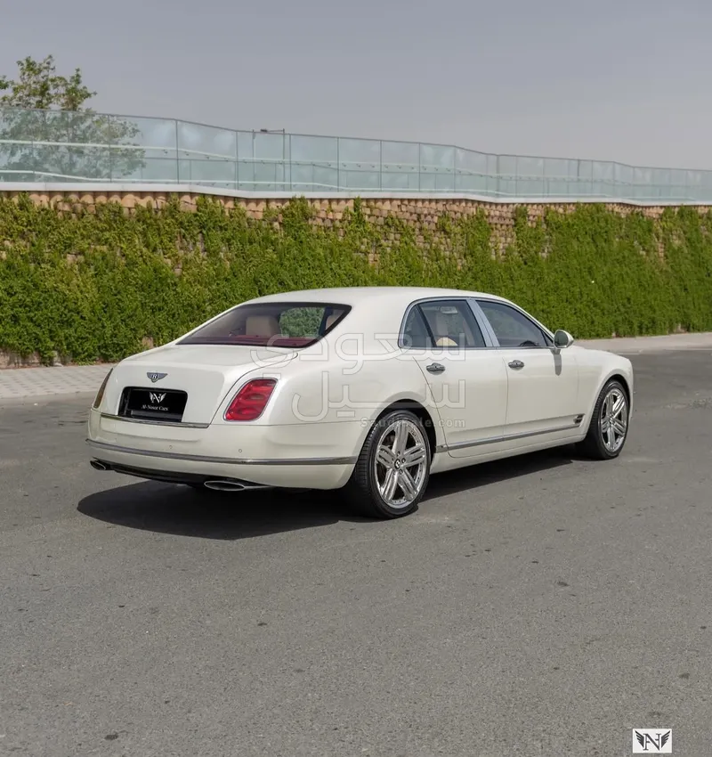 2011 بنتلي مولسان