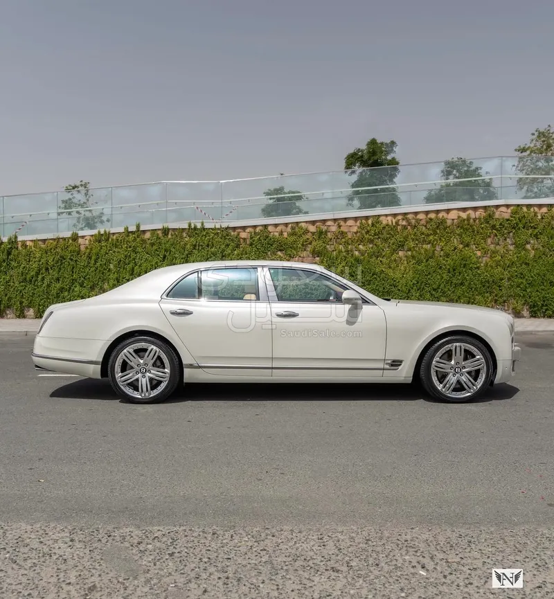 2011 بنتلي مولسان