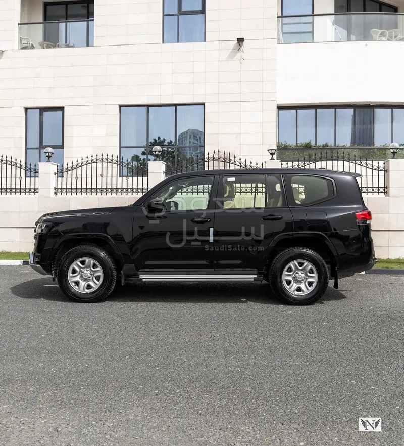 2025 تويوتا لاند كروزر جي اكس