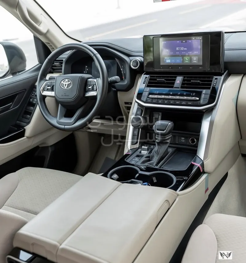 2025 تويوتا لاند كروزر جي اكس