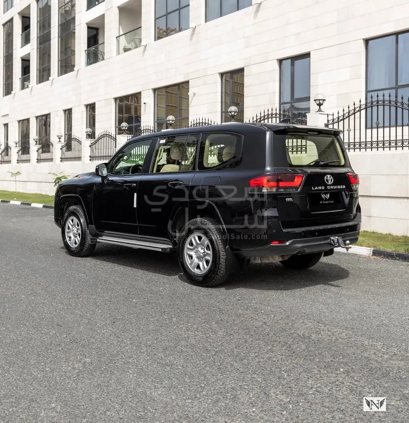 2025 تويوتا لاند كروزر جي اكس