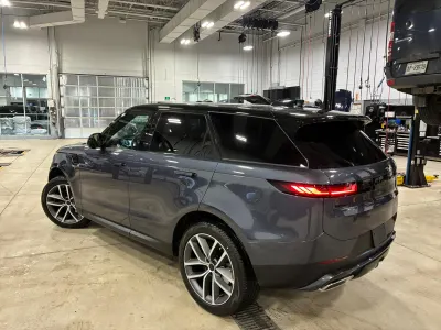 2026 لاند روفر رينج روفر سبورت اتش اس اي