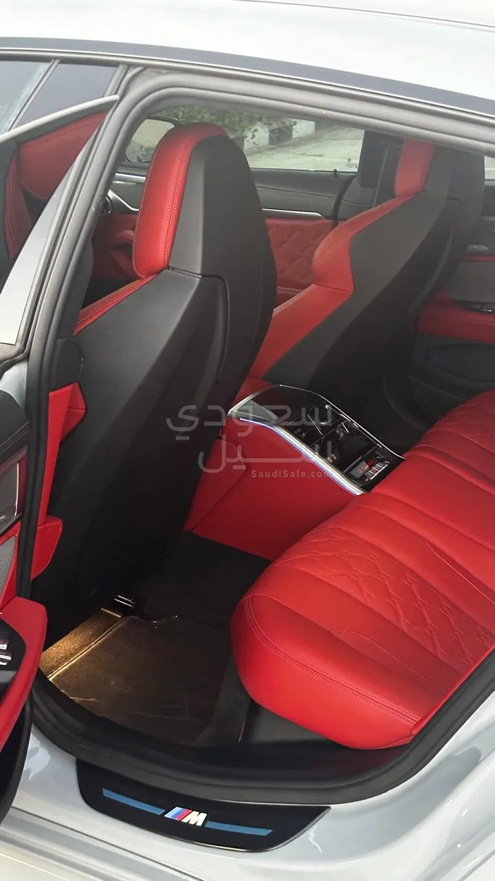 2023 بي ام دبليو الفئة ام إم 8 كومبيتيشن