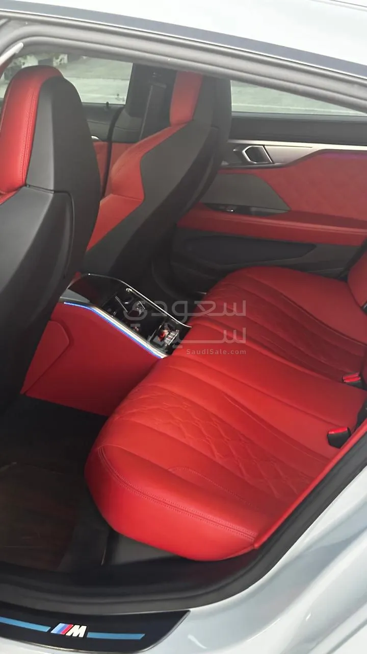 2023 بي ام دبليو الفئة ام إم 8 كومبيتيشن