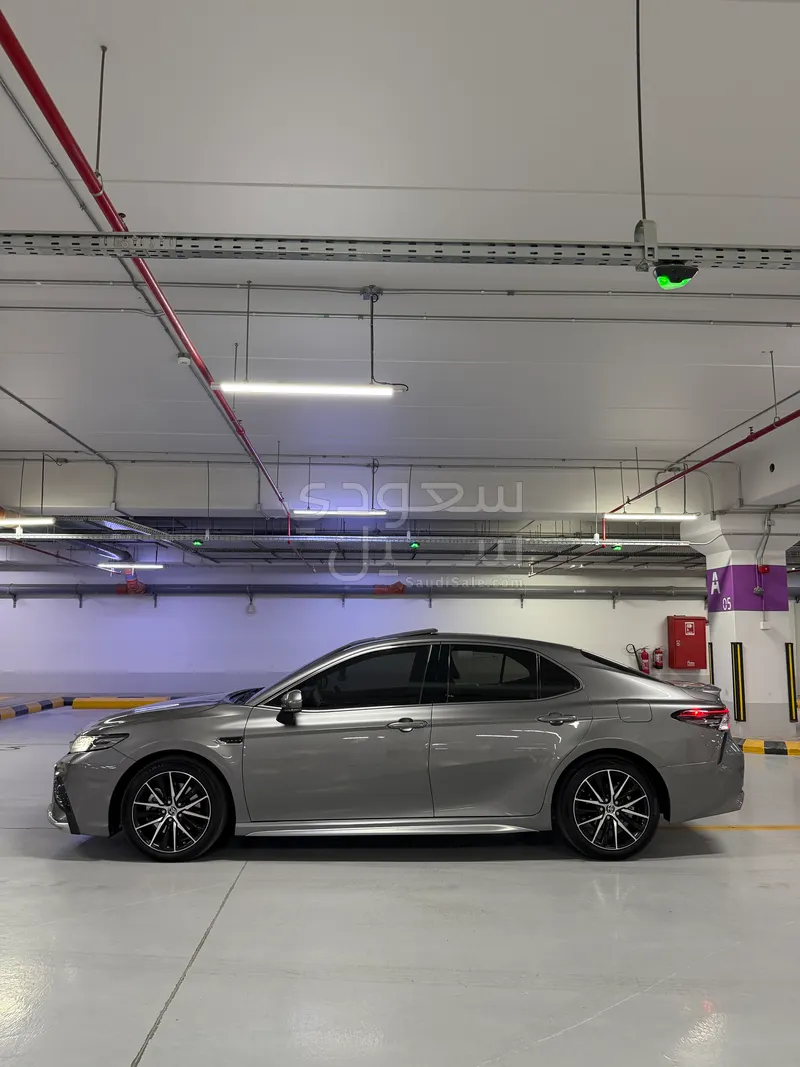 2023 تويوتا كامري اس اي