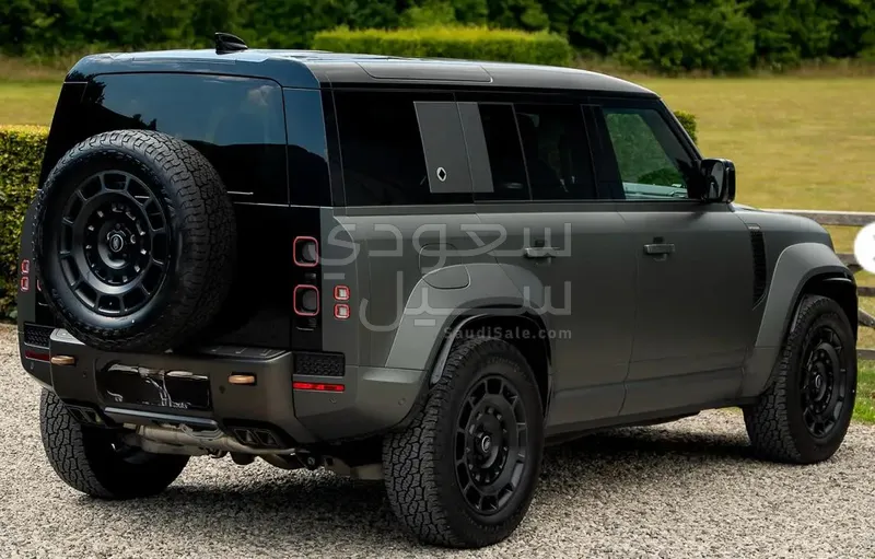 2025 لاند روفر ديفيندر اوكتا