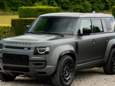 2025 لاند روفر ديفيندر اوكتا