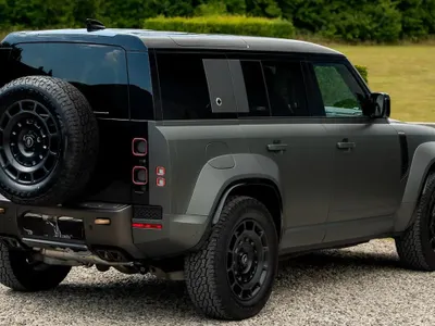 2025 لاند روفر ديفيندر اوكتا