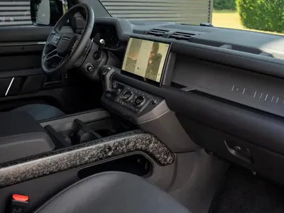 2025 لاند روفر ديفيندر اوكتا