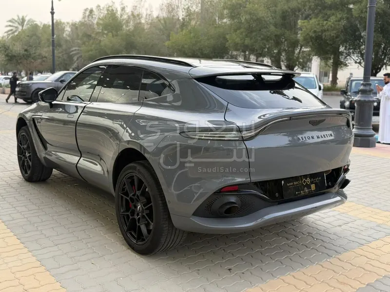 2021 استون مارتن دي بي اكس