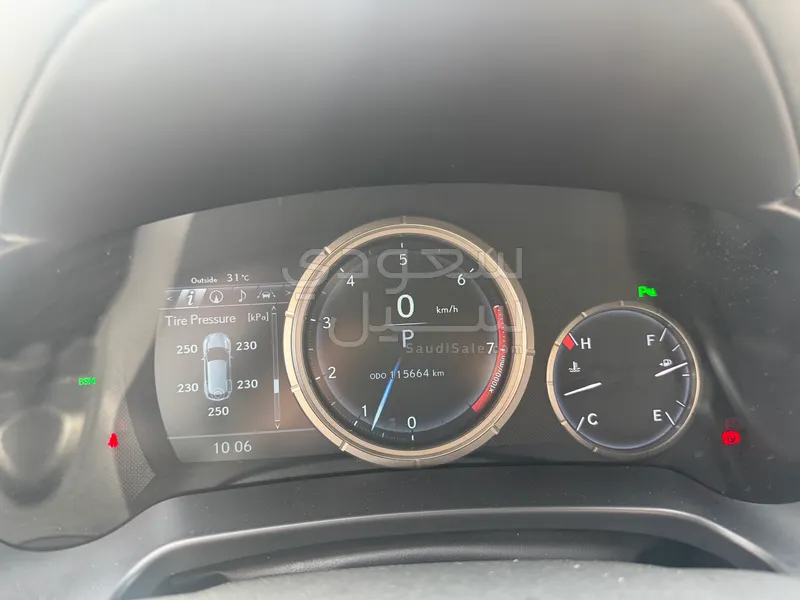 2017 لكزس أر إكس 350