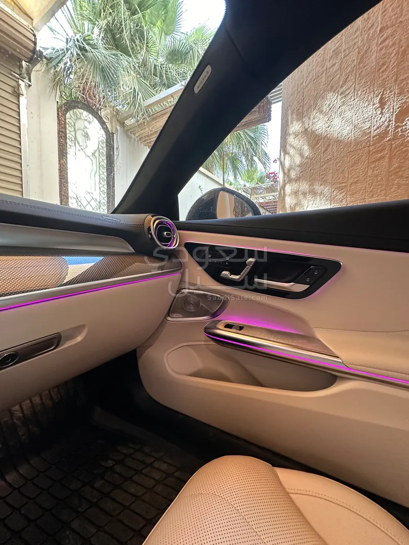 2024 مرسيدس - بنز سي إل إي 300 4 ماتيك