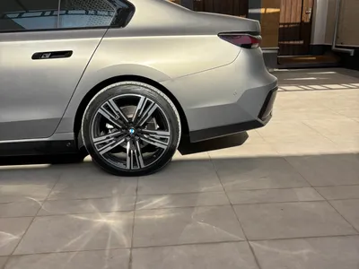 2025 بي ام دبليو الفئة السابعة 735أي