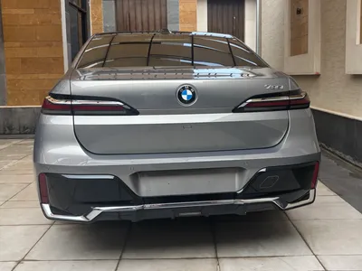 2025 بي ام دبليو الفئة السابعة 735أي