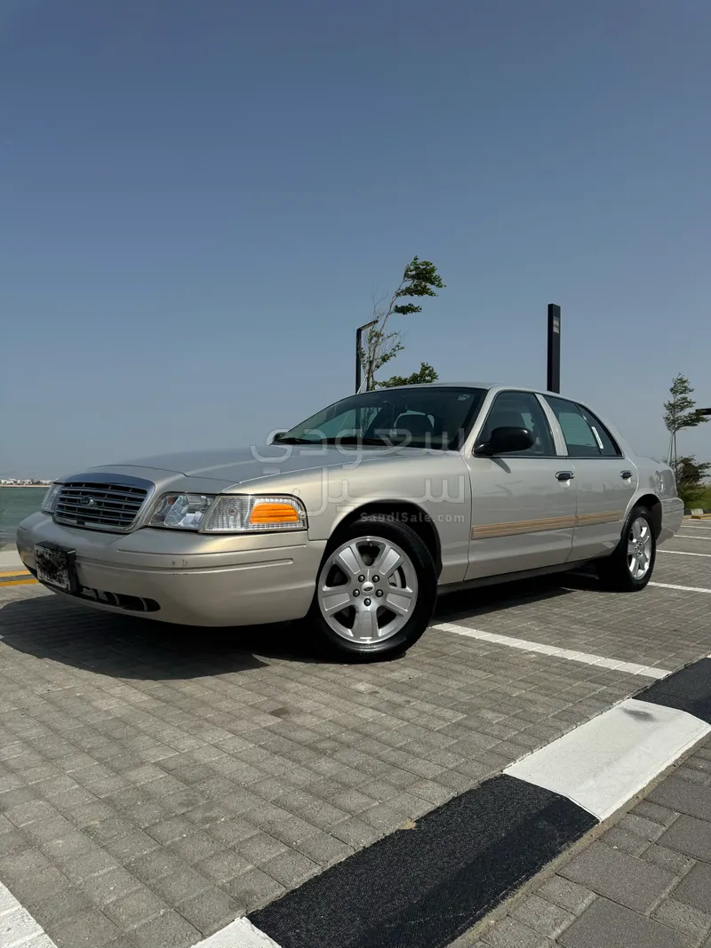 2011 فورد كراون فكتوريا