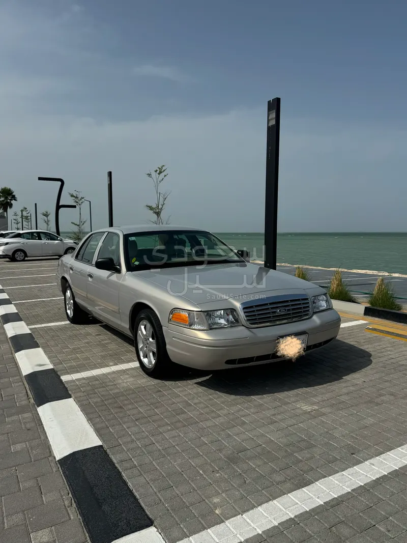 2011 فورد كراون فكتوريا