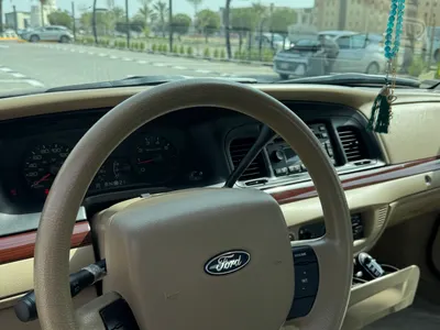 2011 فورد كراون فكتوريا