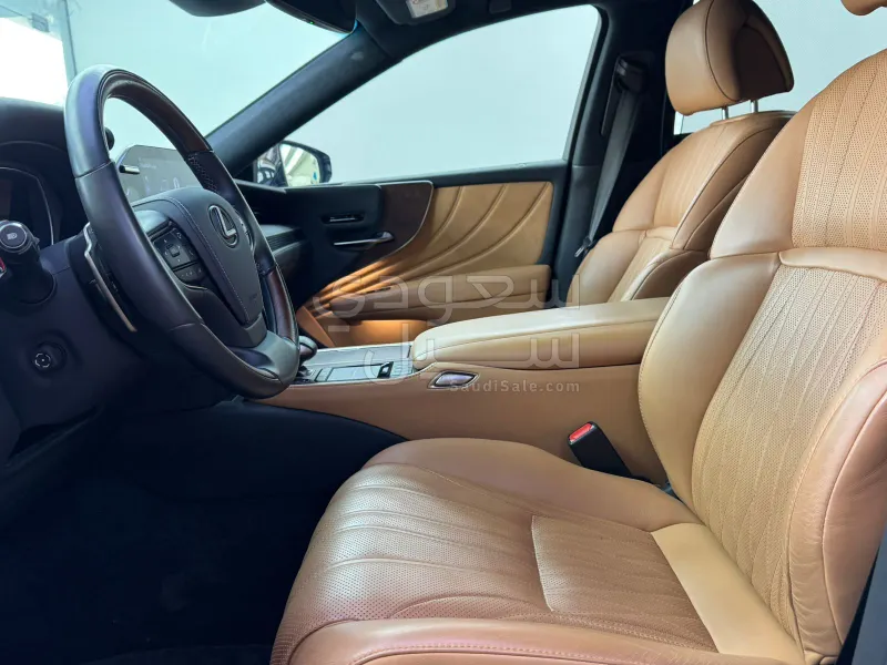 2022 لكزس إل إس 500