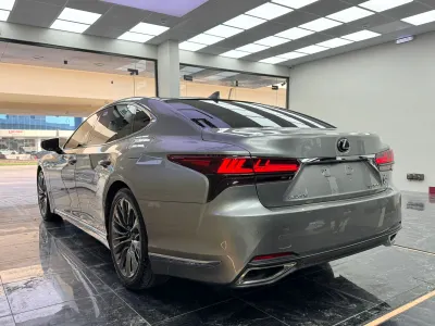 2022 لكزس إل إس 500