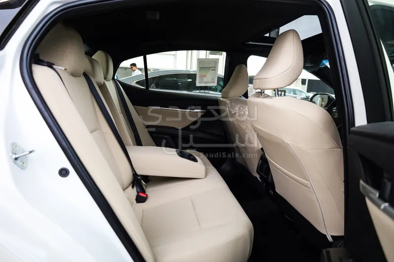 2026 تويوتا كامري ال اي