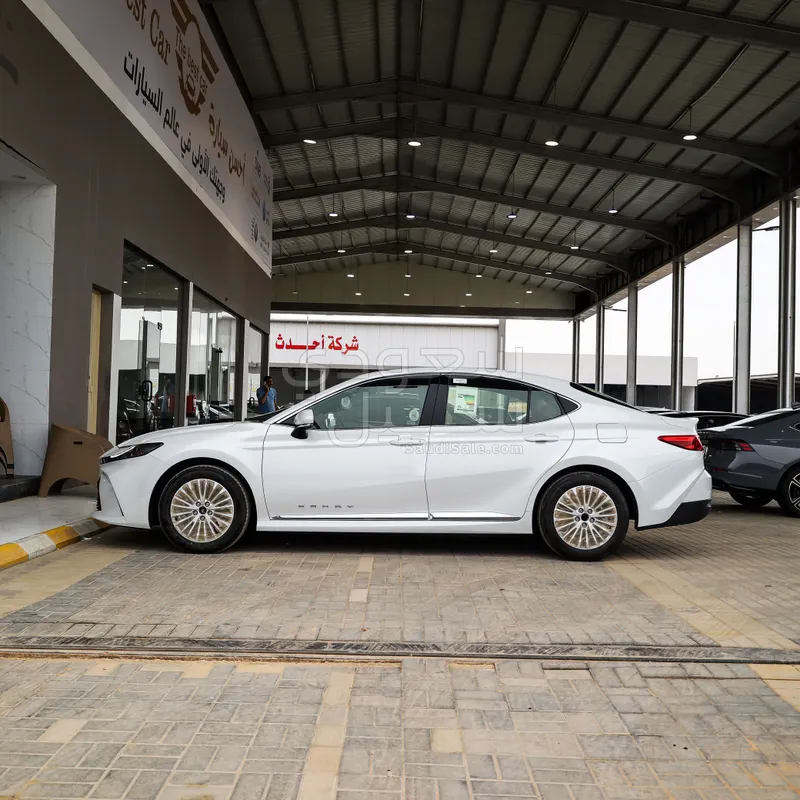 2026 تويوتا كامري ال اي