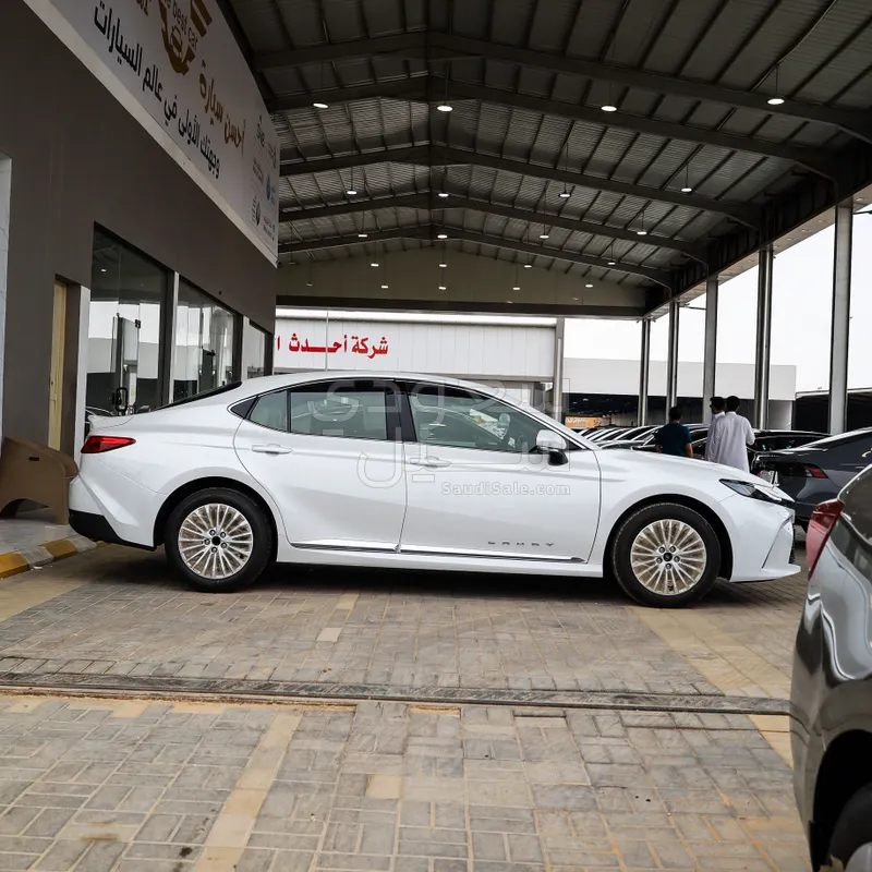 2026 تويوتا كامري ال اي