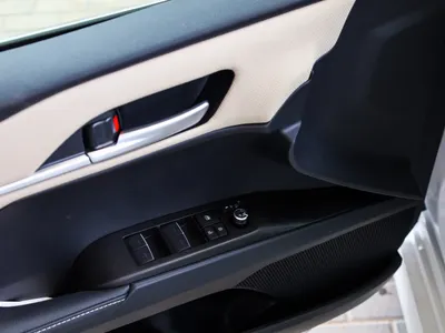 2026 تويوتا كامري ال اي