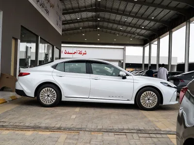 2026 تويوتا كامري ال اي