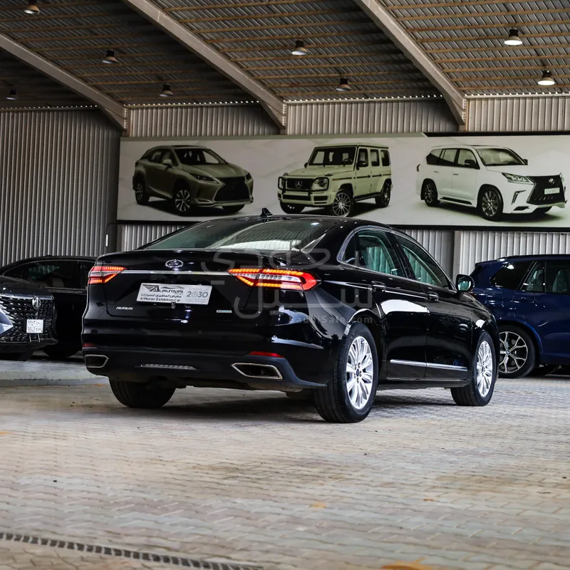 2022 فورد توروس ترند