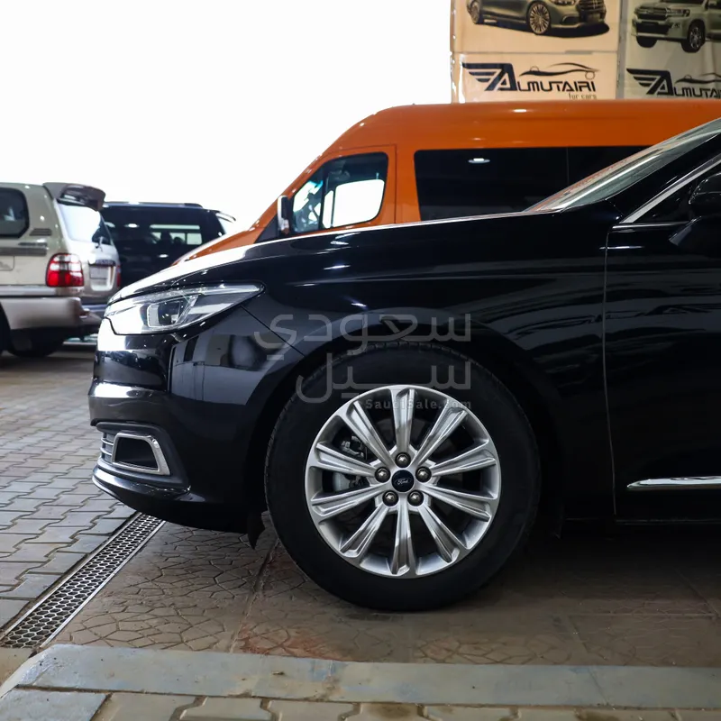 2022 فورد توروس ترند