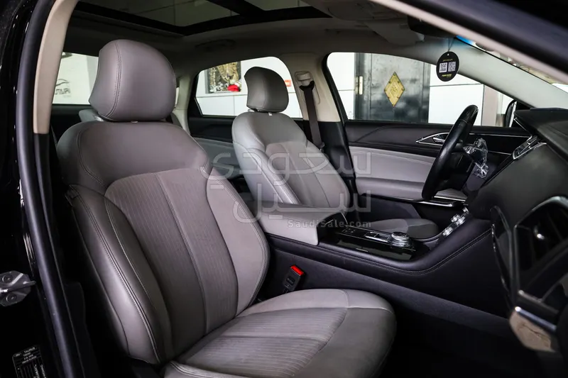 2022 فورد توروس ترند