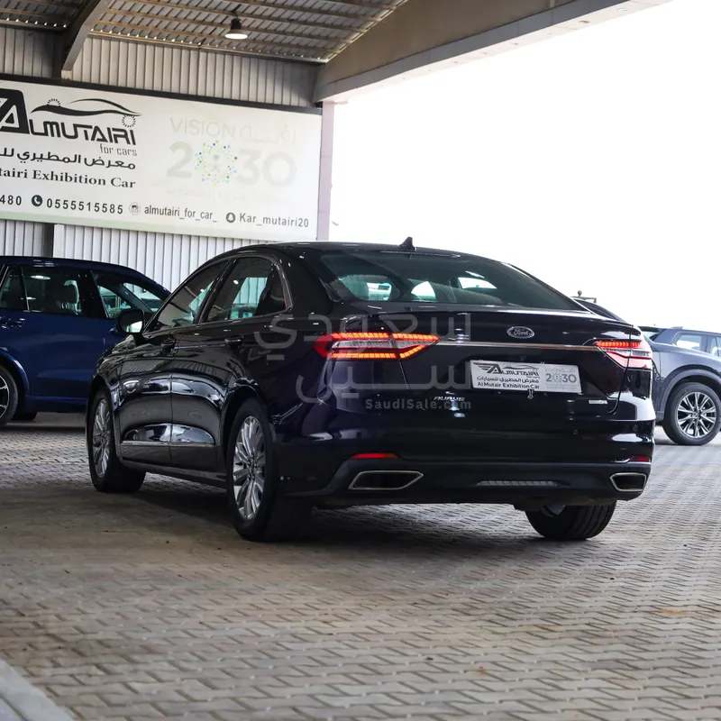 2022 فورد توروس ترند