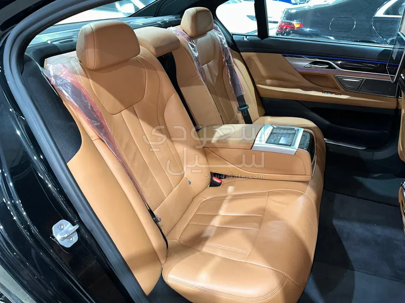 2020 بي ام دبليو الفئة السابعة 730 إل أي