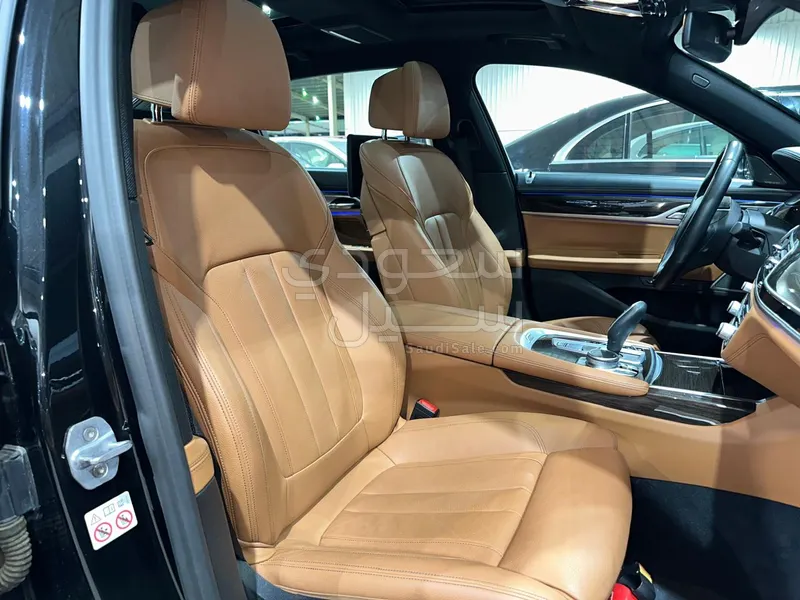 2020 بي ام دبليو الفئة السابعة 730 إل أي