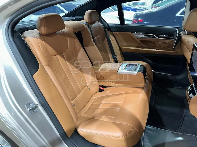 2018 بي ام دبليو الفئة السابعة 730 إل أي