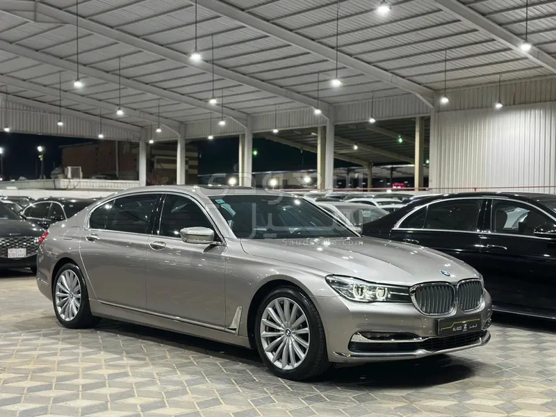 2018 بي ام دبليو الفئة السابعة 730 إل أي