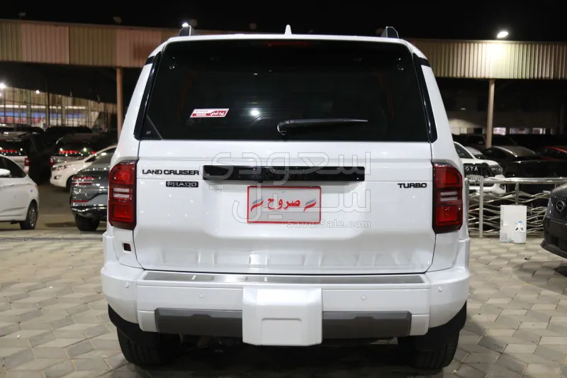 2025 تويوتا برادو في اكس