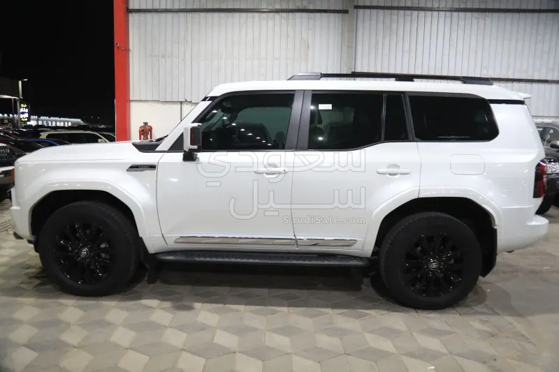 2025 تويوتا برادو في اكس