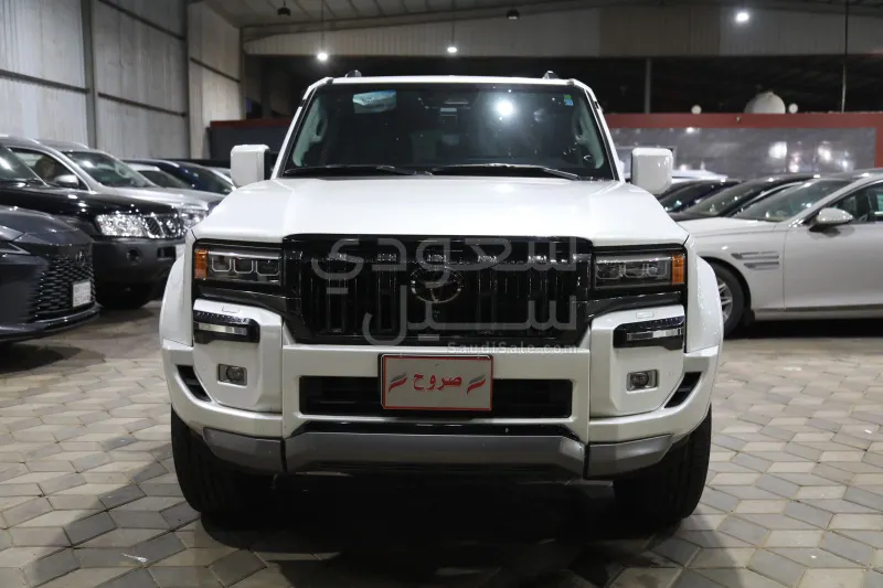 2025 تويوتا برادو في اكس