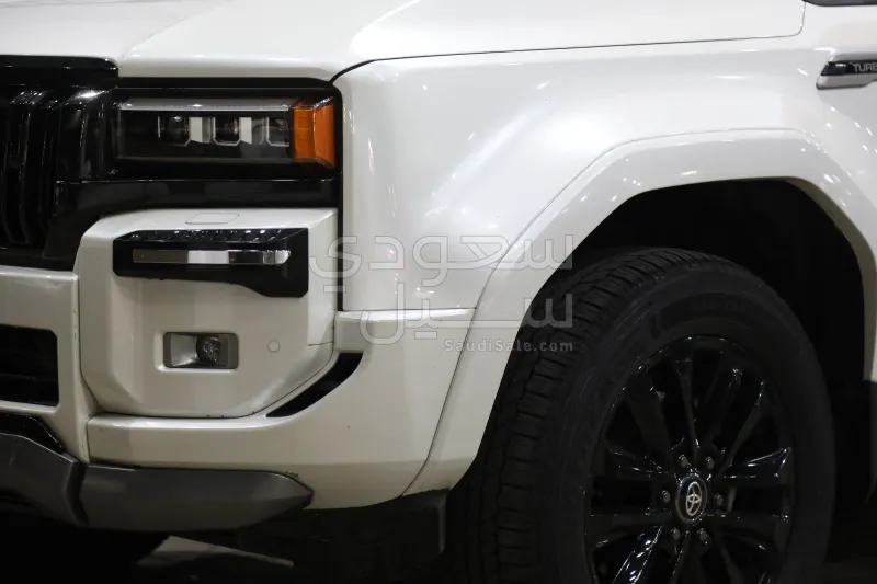 2025 تويوتا برادو في اكس