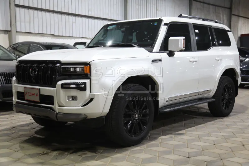 2025 تويوتا برادو في اكس