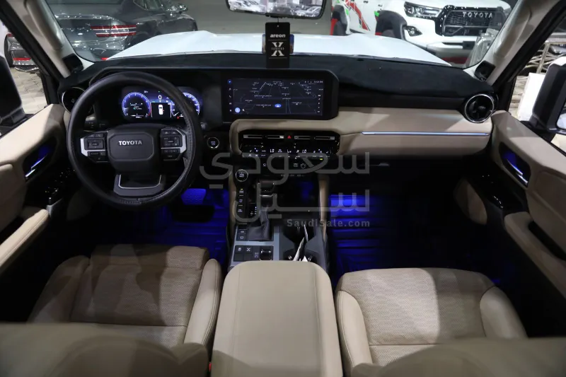 2025 تويوتا برادو في اكس