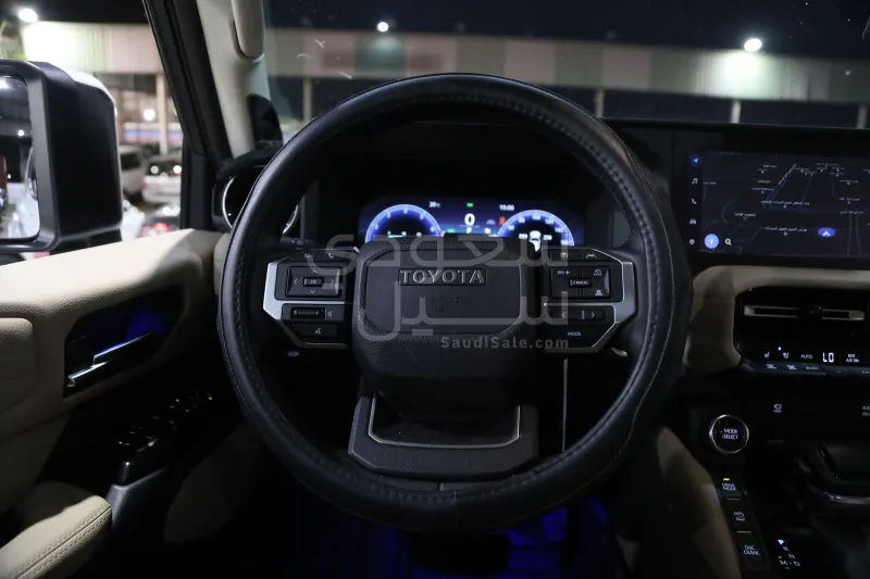 2025 تويوتا برادو في اكس